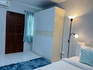Letto o letti in una camera di The 4 Blocks at Kata noi