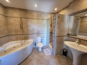 Kúpeľňa v ubytovaní Cloud 9 - Apartment near Opatija with free private parking