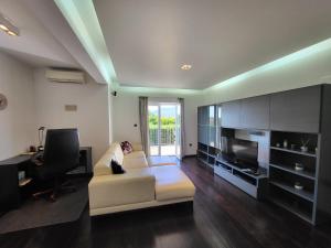 Televízia a/alebo spoločenská miestnosť v ubytovaní Cloud 9 - Apartment near Opatija with free private parking