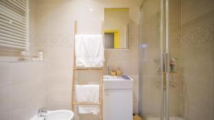a bathroom with a shower and a sink and a toilet at Luxury Copacabana proche Orly et Paris avec baignoire extérieur in Draveil