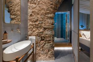 Ένα μπάνιο στο BASTIÒ PRIVATE SUITES
