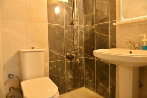 a bathroom with a toilet and a sink at Tahtavilla Pansiyon in Cıralı +38 photos