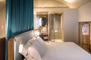 Ένα ή περισσότερα κρεβάτια σε δωμάτιο στο BASTIÒ PRIVATE SUITES