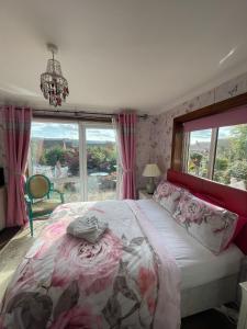 a bedroom with a large bed with a large window at Redwood Lodge in Westbury