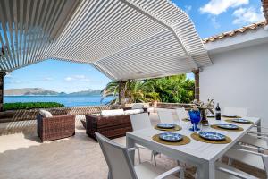 a white table and chairs on a patio with a view of the ocean at CAN RAMIS in Cielo de Bonaire 