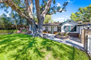 a house with a tree in the yard at Victory On Vine in Paso Robles