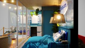 um quarto com uma cama azul e uma grande janela em Bangalô Praia Booking em São Paulo