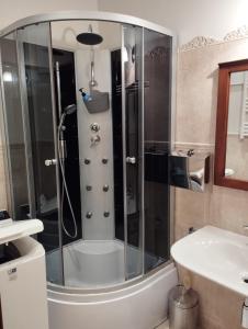 Kúpeľňa v ubytovaní Rotes Haus Apartment + 21 fotografií