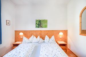Postel nebo postele na pokoji v ubytování Pausahof - Apartment Abendsonne