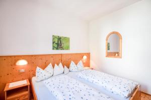 Postel nebo postele na pokoji v ubytování Pausahof - Apartment Abendsonne
