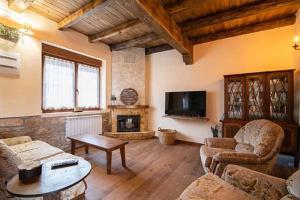 a living room with a couch and a table at House of the Ribera - Quintana del Puente in Quintana del Puente