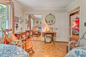 Un lugar para sentarse en Dobson Getaway with Private Pool and Game Room!