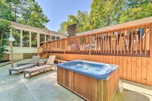 La alberca dentro o cerca de Dobson Getaway with Private Pool and Game Room!