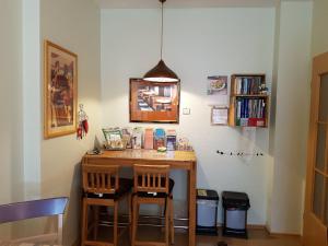 a room with a table with two chairs and a desk at Apartment Bautzen-Süd in Bautzen