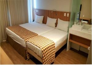 Postel nebo postele na pokoji v ubytování Sleep Inn Aeroporto de Guarulhos - São Paulo