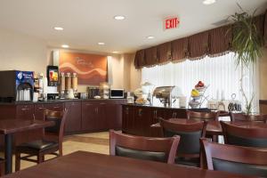 Days Inn & Suites by Wyndham Langley