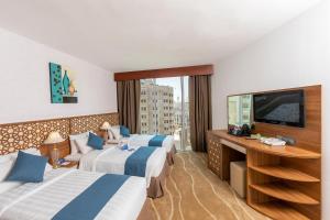 Postel nebo postele na pokoji v ubytování Sunrise Ajyad Hotel
