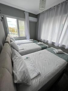 Postel nebo postele na pokoji v ubytování GRAND Deniz Hotel