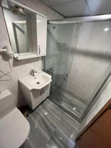 Koupelna v ubytování GRAND Deniz Hotel