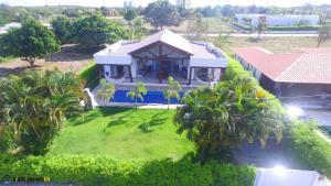 an aerial view of a house with palm trees at Casa Asa Delta - Pipa Natureza in Pipa
