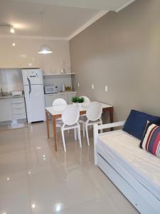 Kuchyň nebo kuchyňský kout v ubytování Apartamento aconchegante em Tijucas kit 11