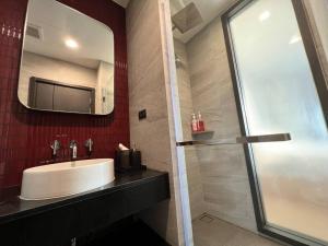 a bathroom with a sink and a mirror at Secret Gem Sea-View King Size EDGE Central Pattaya in Pattaya Central