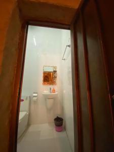 a small bathroom with a sink and a toilet at Bait Aljabal Hospitality Inn in Al Ḩamrāʼ