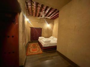 Letto o letti in una camera di Bait Aljabal Hospitality Inn