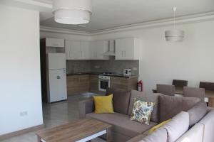 Кухня или мини-кухня в Okman Homes
