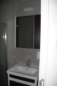 Ванная комната в Okman Homes