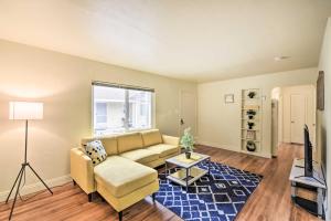 a living room with a couch and a tv at Cozy Mountain View Apt Near Downtown San Jose in Mountain View