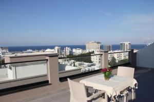 Балкон или терраса в Okman Homes