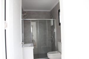 Ванная комната в Okman Homes