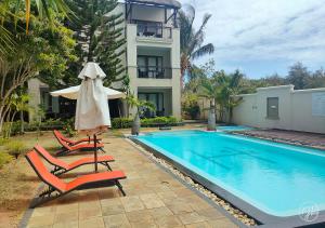 Bazén v ubytování Grand Bay Suites nebo v jeho okolí + 37 fotografií
