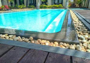 Piscina di Grand Bay Suites o nelle vicinanze