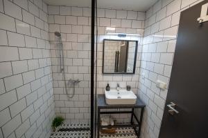 Koupelna v ubytování Apartmány Na Smrčku + 37 fotografií