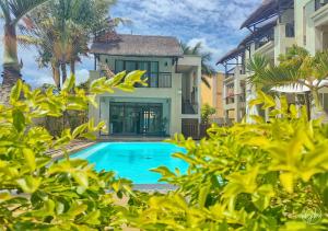 Piscina di Grand Bay Suites o nelle vicinanze