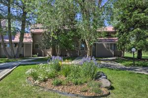Κήπος έξω από το Pagosa Springs Condo Near Springs and Trails!