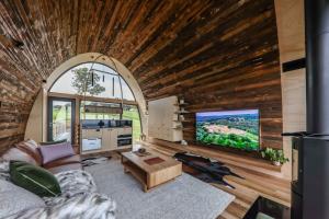 BuninyongWorld's Only Skybarrel on edge of Extinct Volcano的相册照片