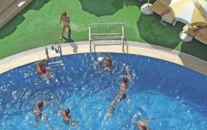 Bazén v ubytování Rubi Hotel nebo v jeho okolí