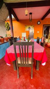 een eettafel met een rode en witte tafelkleed bij A Madan Homestay in Napoklu