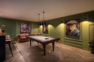 Biliardový stôl v ubytovaní Valens Residence