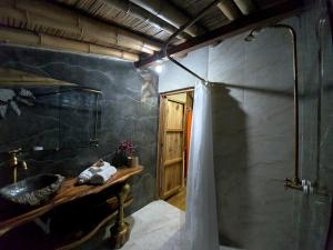 Vannituba majutusasutuses Hostal Olmito Canoa