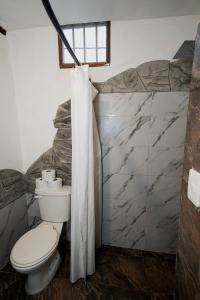 Vannituba majutusasutuses Hostal Olmito Canoa