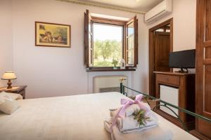Postel nebo postele na pokoji v ubytování Agriturismo La Rocca Assisi