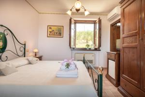 Postel nebo postele na pokoji v ubytování Agriturismo La Rocca Assisi