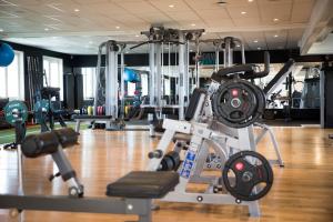 a gym with a bunch of equipment in a room at Eksjö Longstay in Eksjö