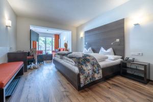 Postel nebo postele na pokoji v ubytování Alpin Art & Spa Hotel Naudererhof Superior
