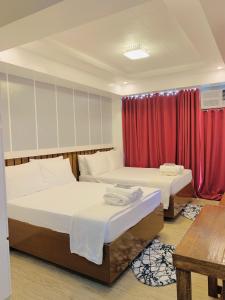 En eller flere senge i et værelse på Cozy Unit at the heart of Balanga City