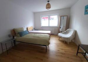 a small bedroom with a bed and a window at Ferienwohnung mit Terrasse am Rosengarten in Alzenau